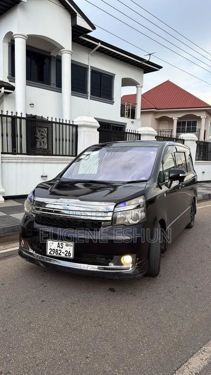 Toyota Voxy 2012 Black