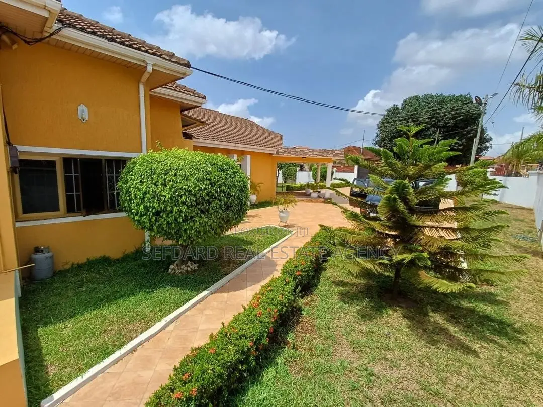 6bdrm House in Sefdard Properties, Spintex for sale