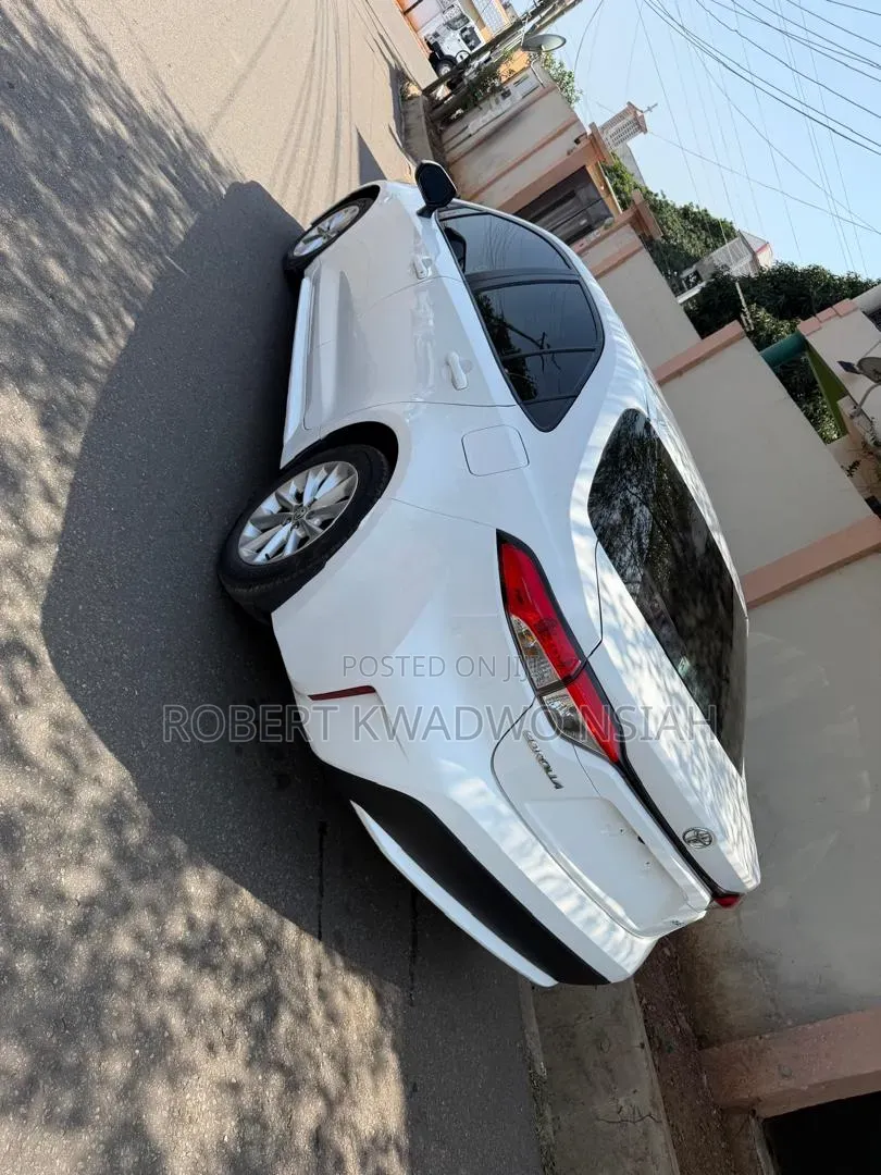 Toyota Corolla LE 2020 White