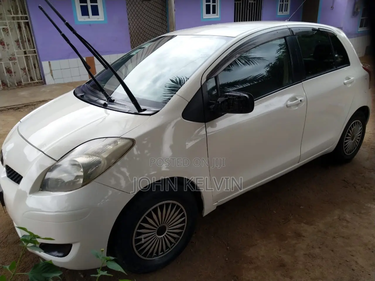 Toyota Vitz 1.3 AWD 5dr 2010 White