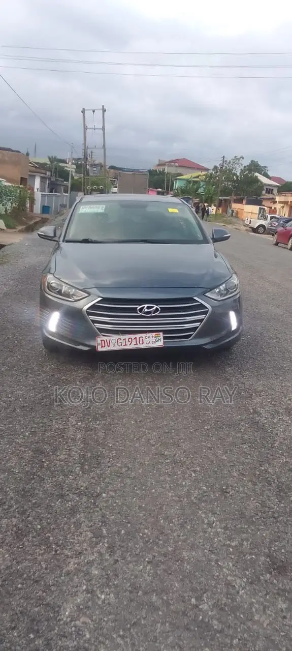 Hyundai Elantra Limited Sedan FWD (2.0L 4cyl 6A) 2017 Gray