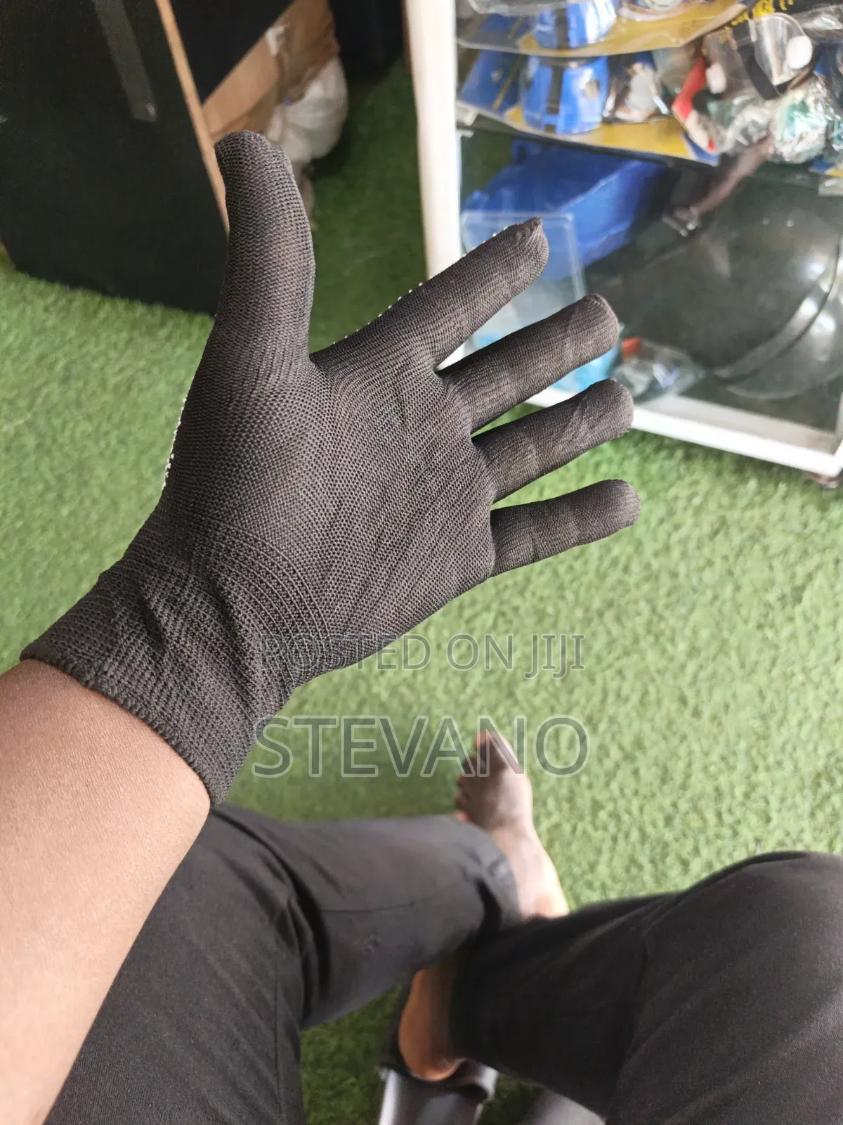 Dotted Hand Gloves