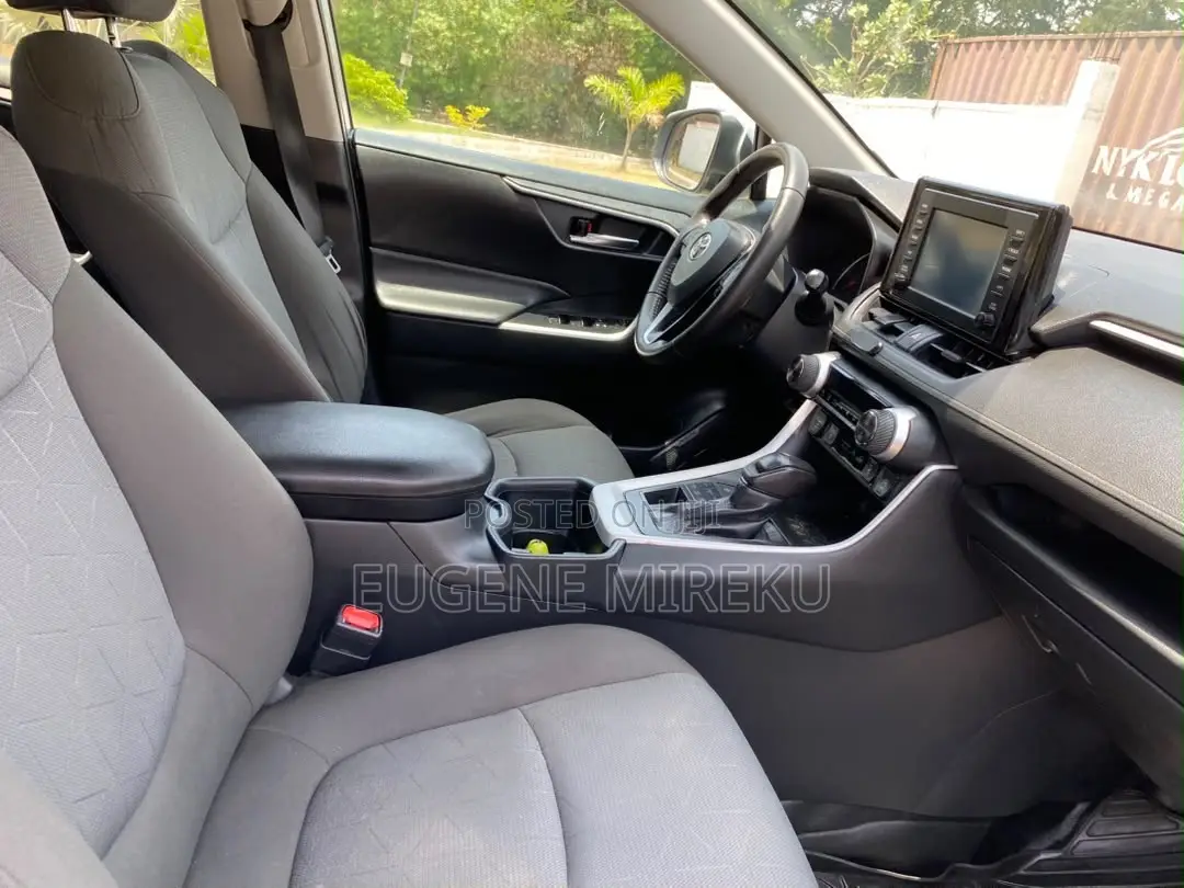Toyota RAV4 2022 Silver