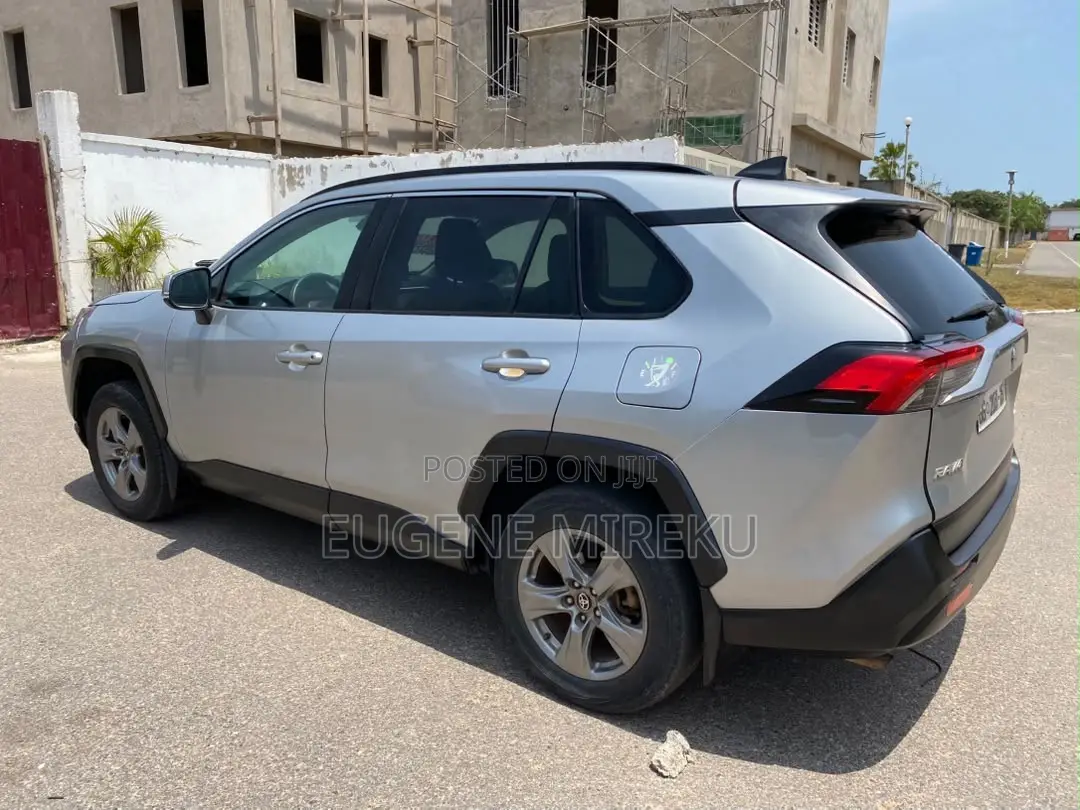 Toyota RAV4 2022 Silver