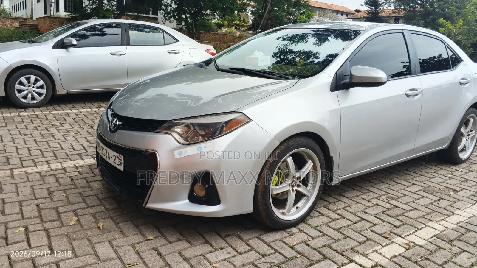 Toyota Corolla LE ECO Premium (1.8L 4cyl CVT) 2016 Silver