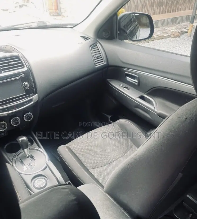 Mitsubishi Outlander SE 4dr SUV (2.4L 4cyl CVT) 2015 Black