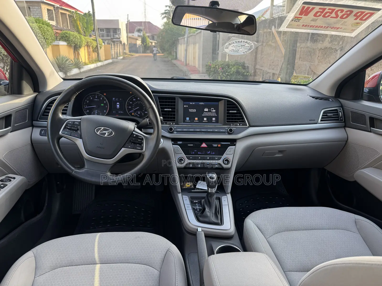 Hyundai Elantra SE Sedan FWD (2.0L 4cyl 6M) 2017 Red