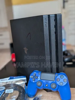 PS4 PRO 1TB Jailbroken (14 Games) 2 Controllers