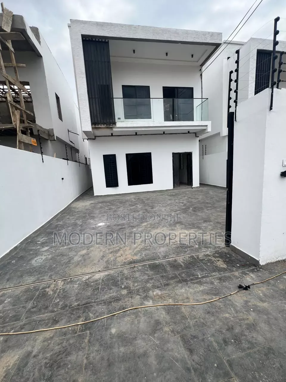 3bdrm House in Modern Properties, Lashibi for sale