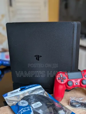 PS4 SLIM (8 Games) Holland Specs 2 Controllers