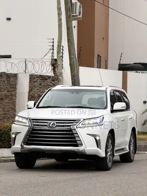 Lexus LX 570 AWD 2017 White