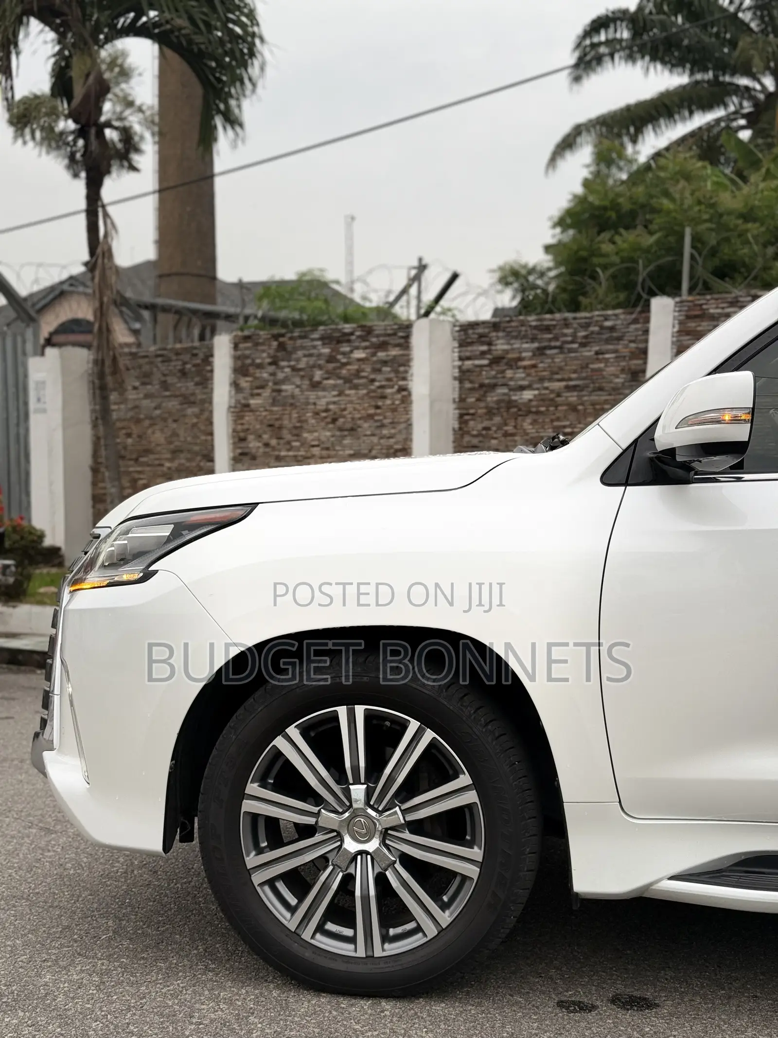 Lexus LX 570 AWD 2017 White