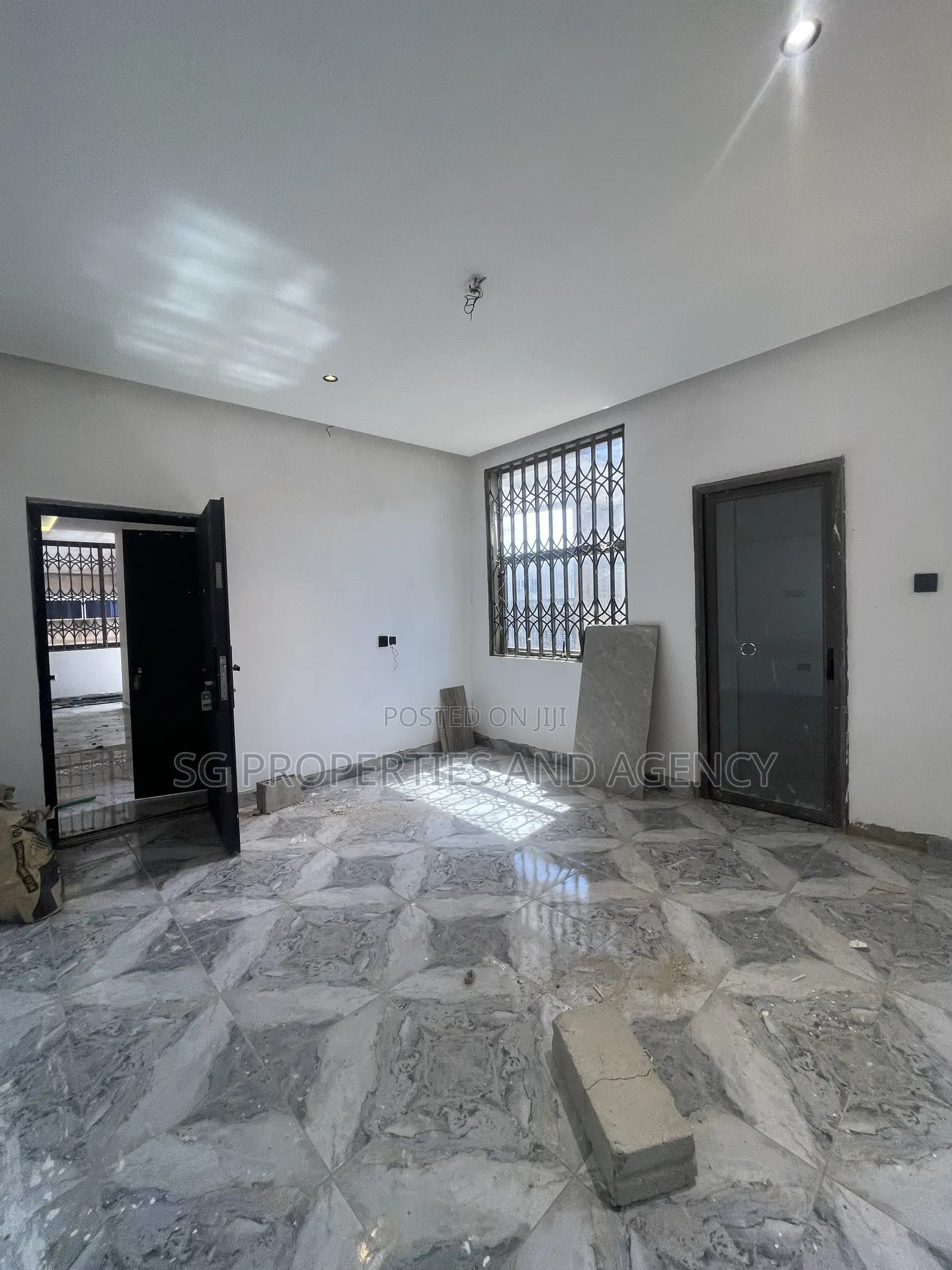 3bdrm Apartment in Lashibi, Sakumono for rent