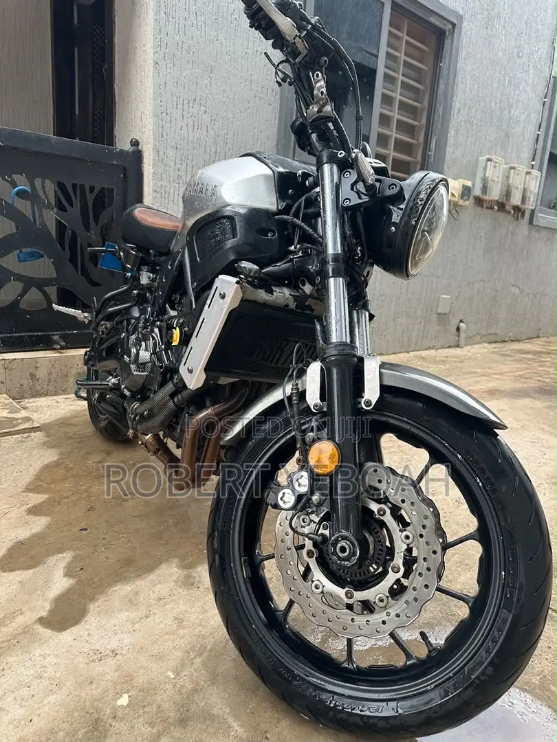 Yamaha XSR700 2018 Silver