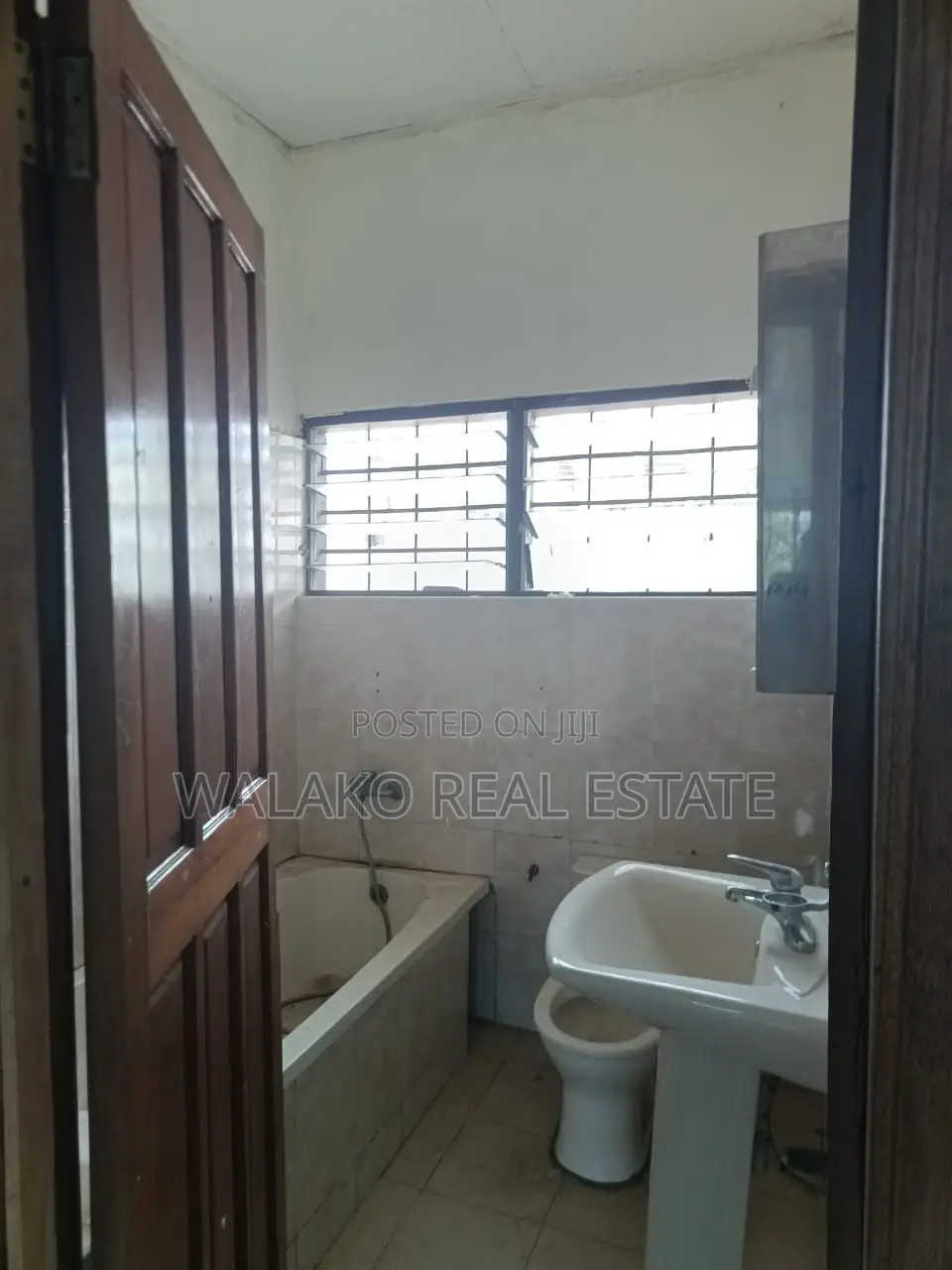 3bdrm House in Awoshie for rent