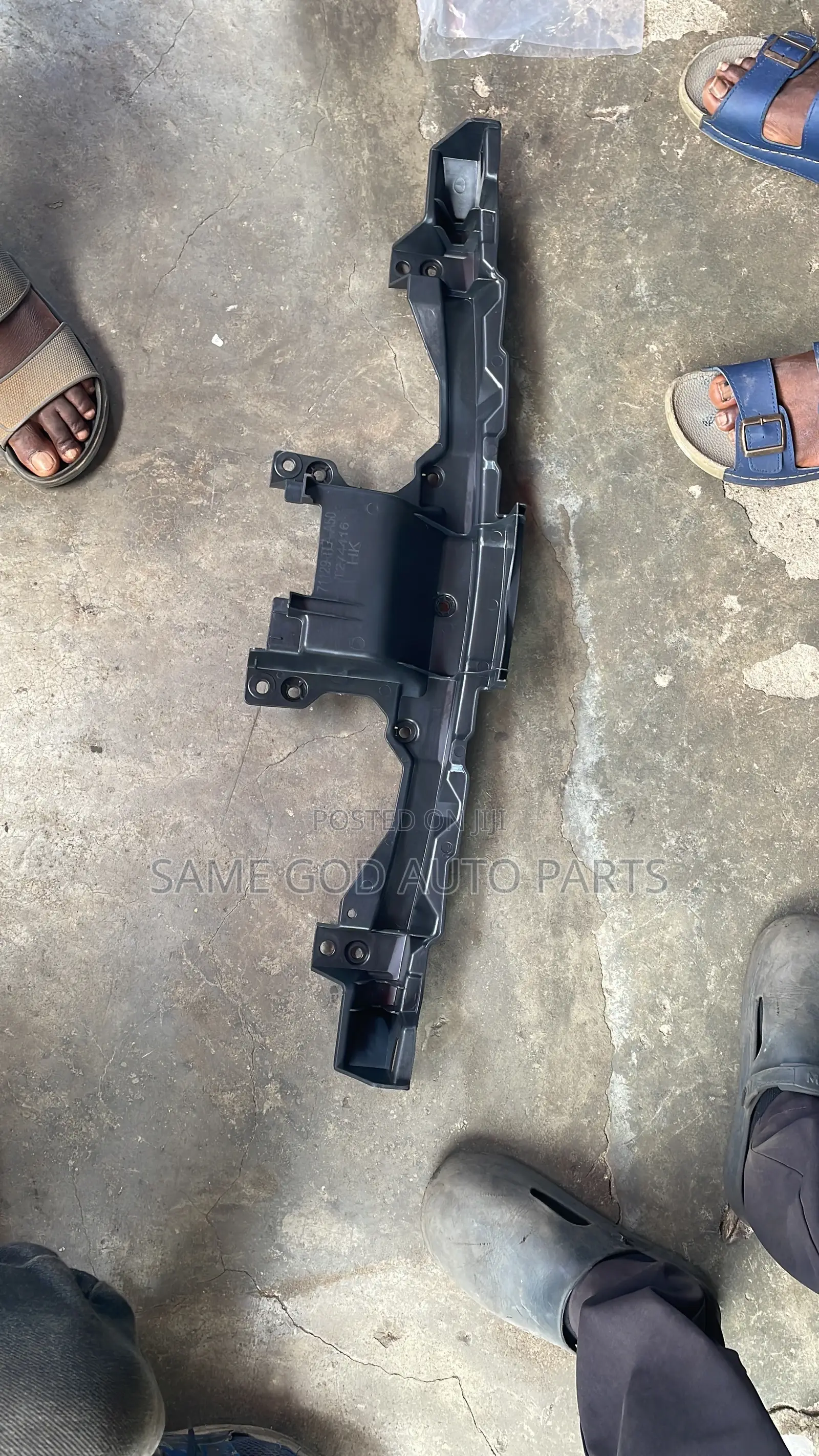 Honda CR-V 2020 2021 Front Grille Upper Bracket