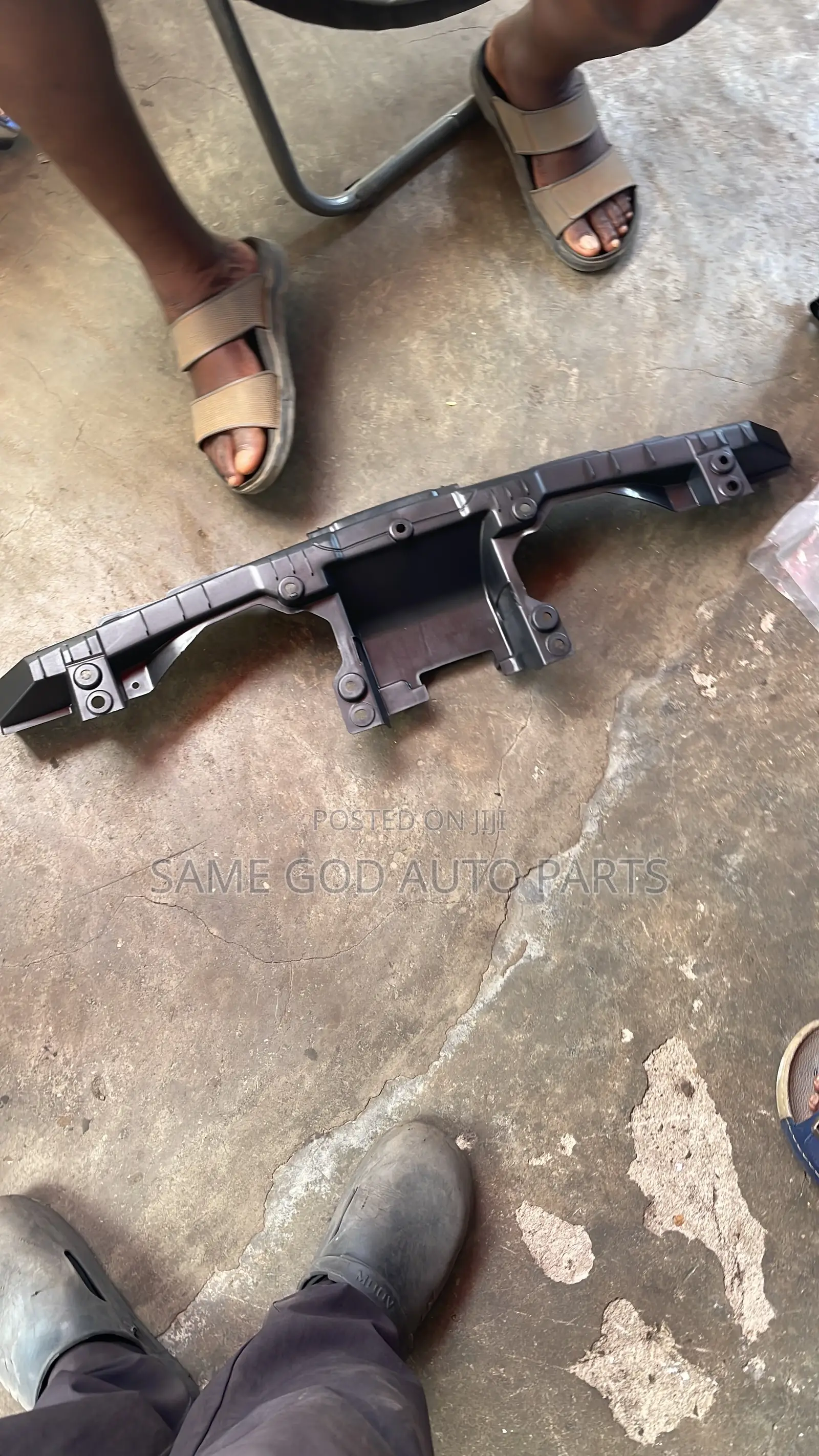 Honda CR-V 2020 2021 Front Grille Upper Bracket