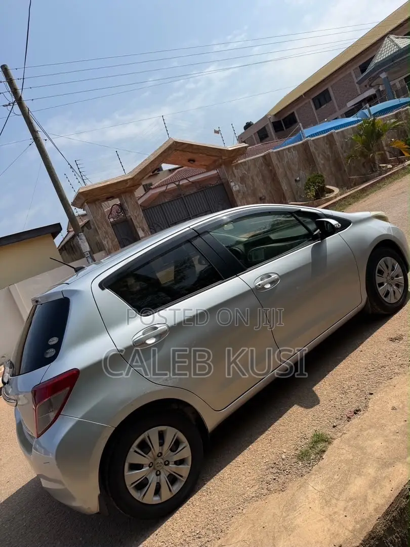 Toyota Vitz 2013 Silver