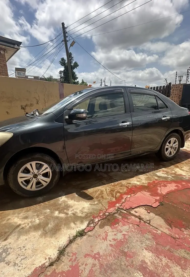 Toyota Belta 2012 Black