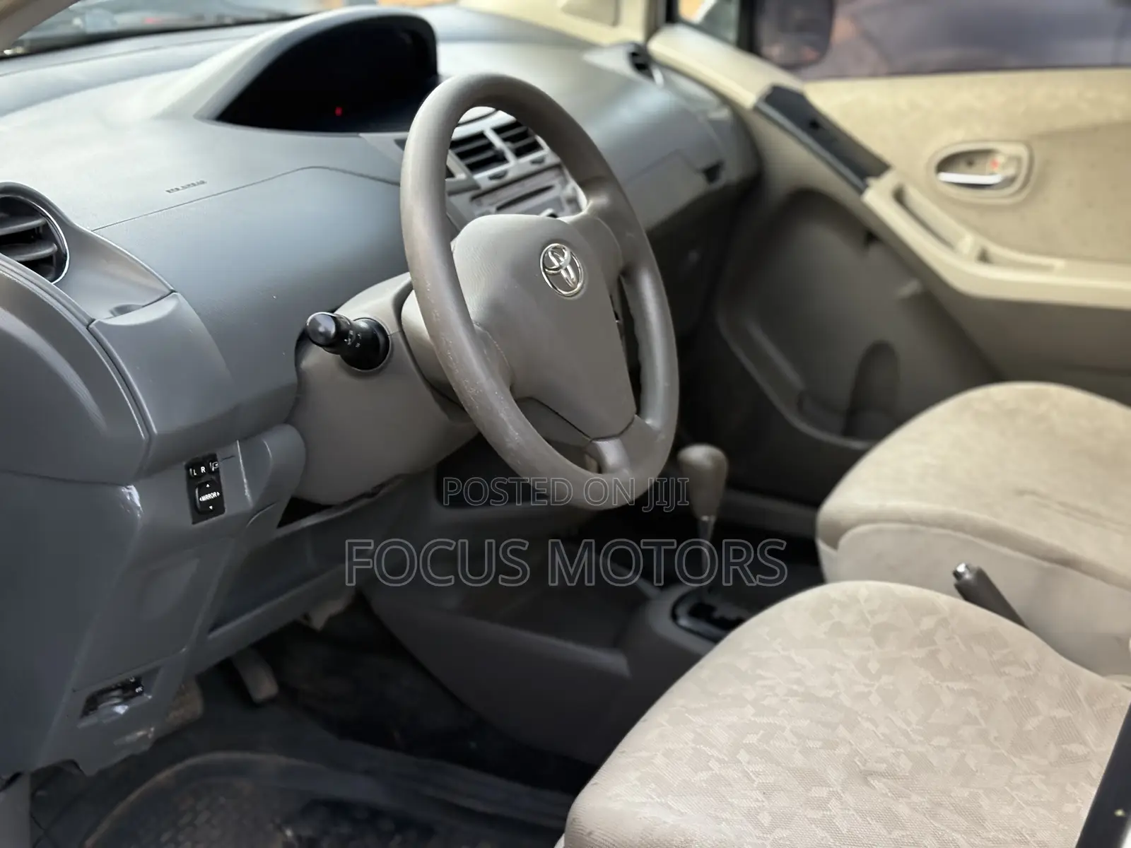 Toyota Vitz 2010 White