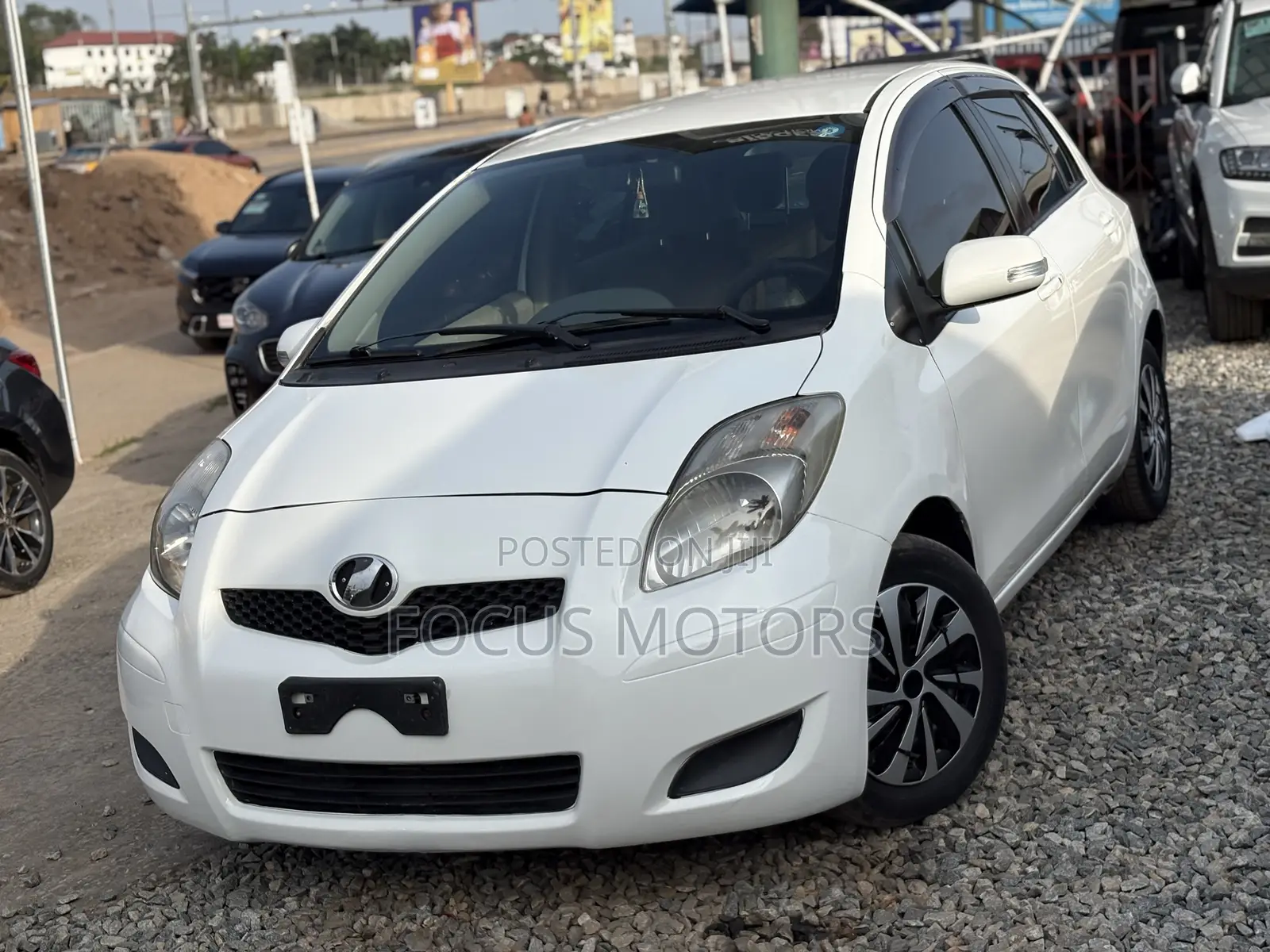 Toyota Vitz 2010 White