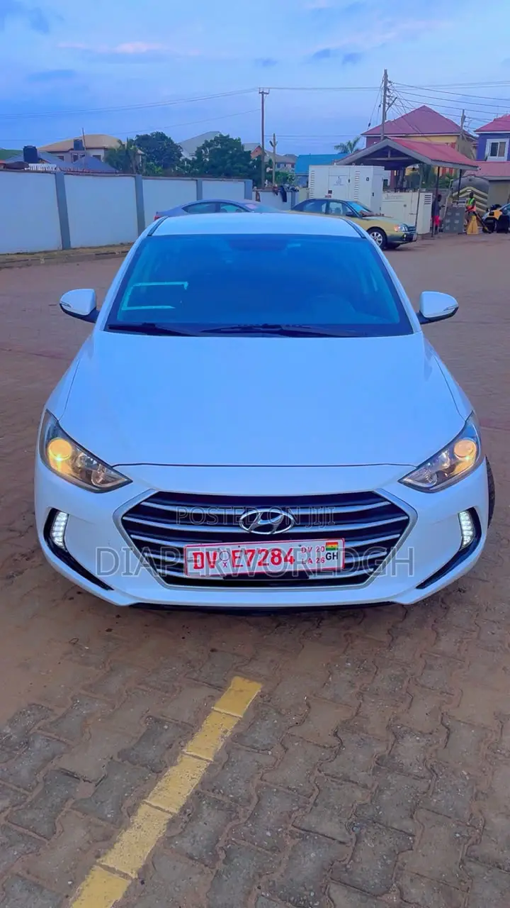 Hyundai Elantra SE Sedan FWD (2.0L 4cyl 6M) 2017 White