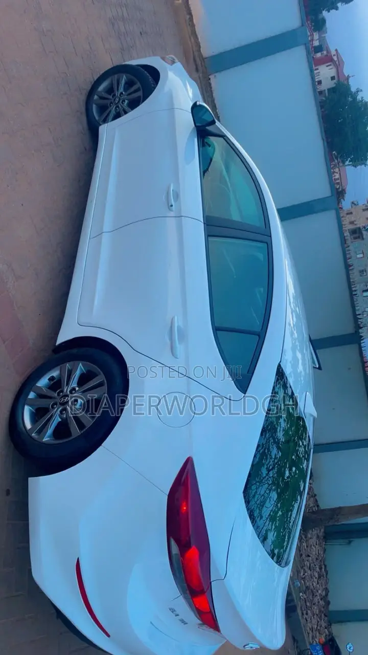 Hyundai Elantra SE Sedan FWD (2.0L 4cyl 6M) 2017 White