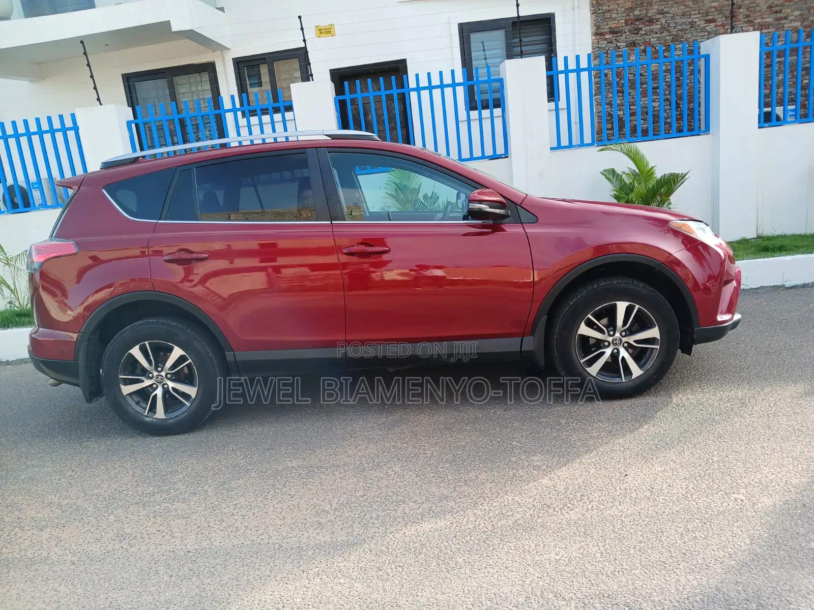Toyota RAV4 LE 4dr SUV (2.5L 4cyl 6A) 2018 Red