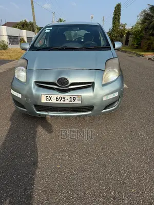 Toyota Vitz 2010 Gray