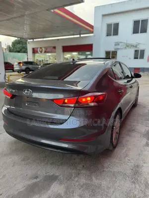 Hyundai Elantra Limited Sedan FWD (2.0L 4cyl 6A) 2017 Gray