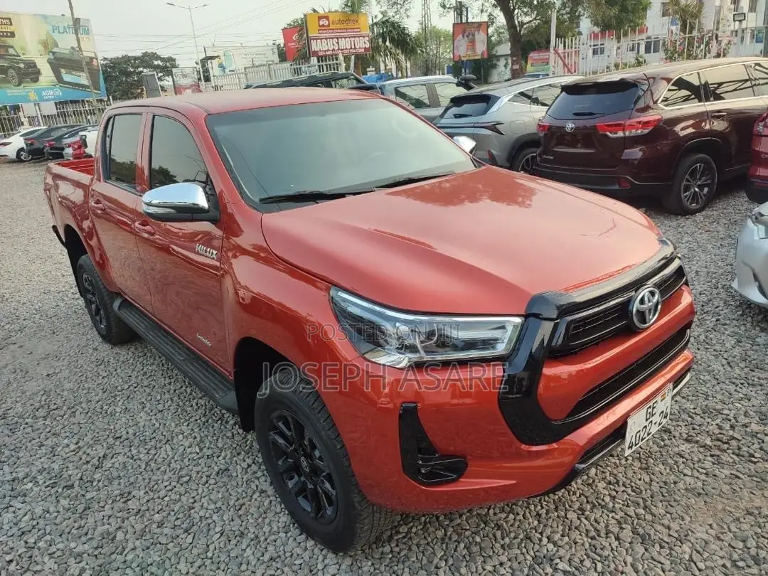 Toyota Hilux 2023 Orange