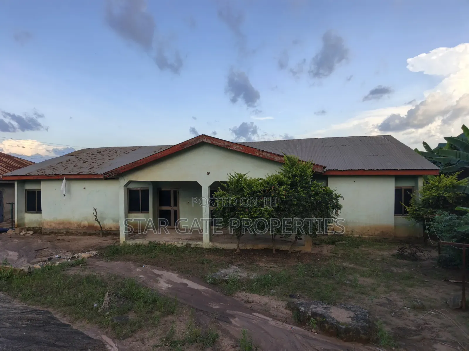 5bdrm House in Fawoade, Kumasi Metropolitan for sale