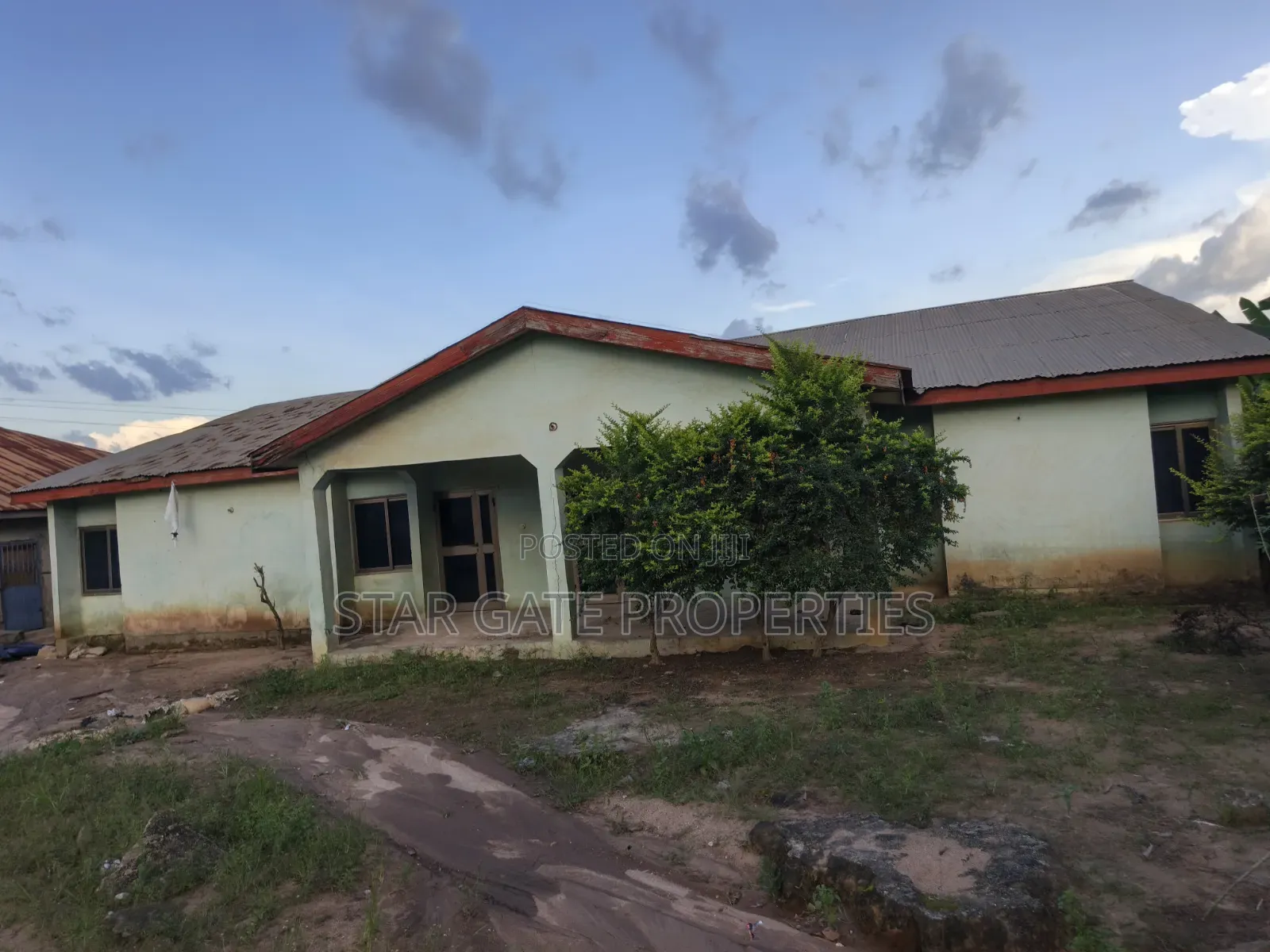 5bdrm House in Fawoade, Kumasi Metropolitan for sale