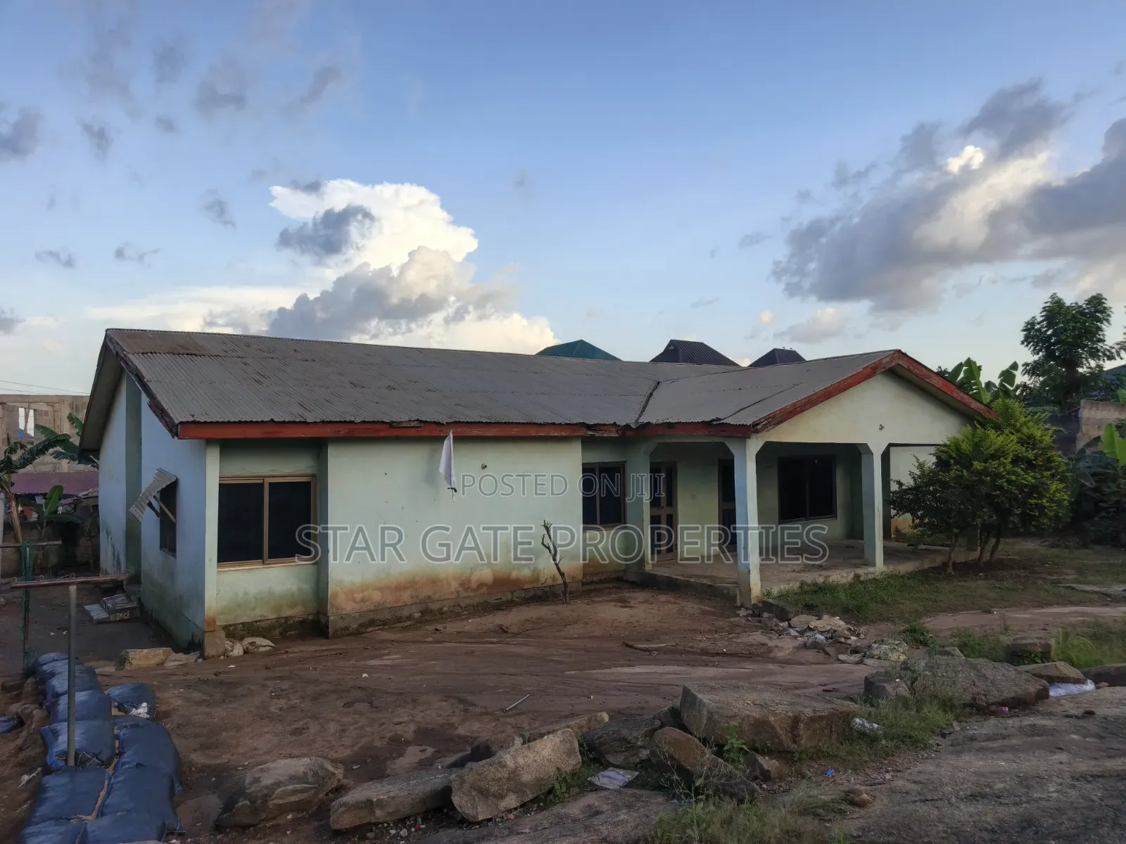 5bdrm House in Fawoade, Kumasi Metropolitan for sale