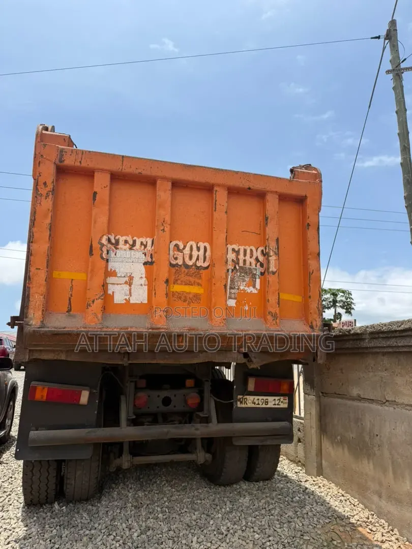 Man Deseil Tipper