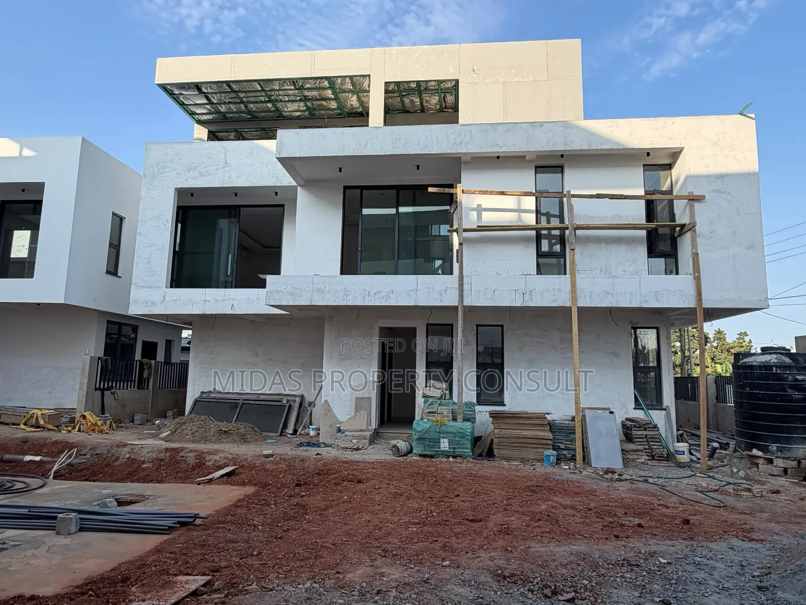 4bdrm Townhouse/Terrace in Dzorwulu Special for sale