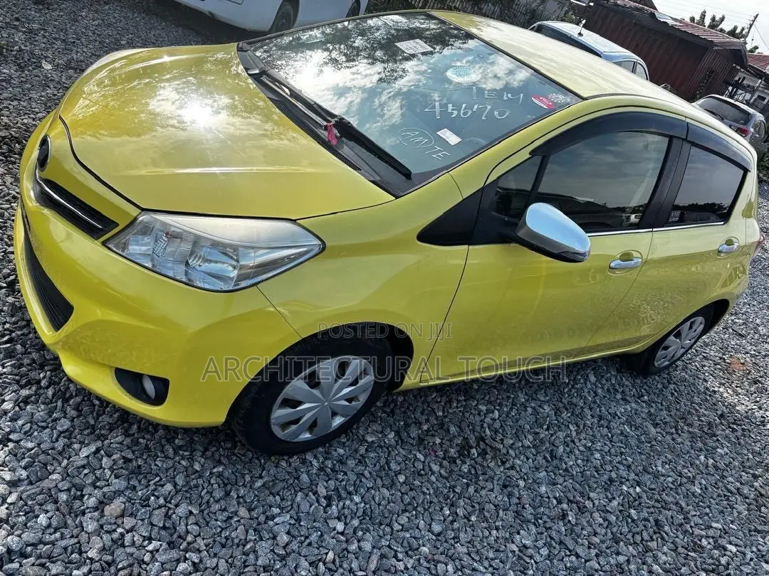 Toyota Vitz 2014 Yellow