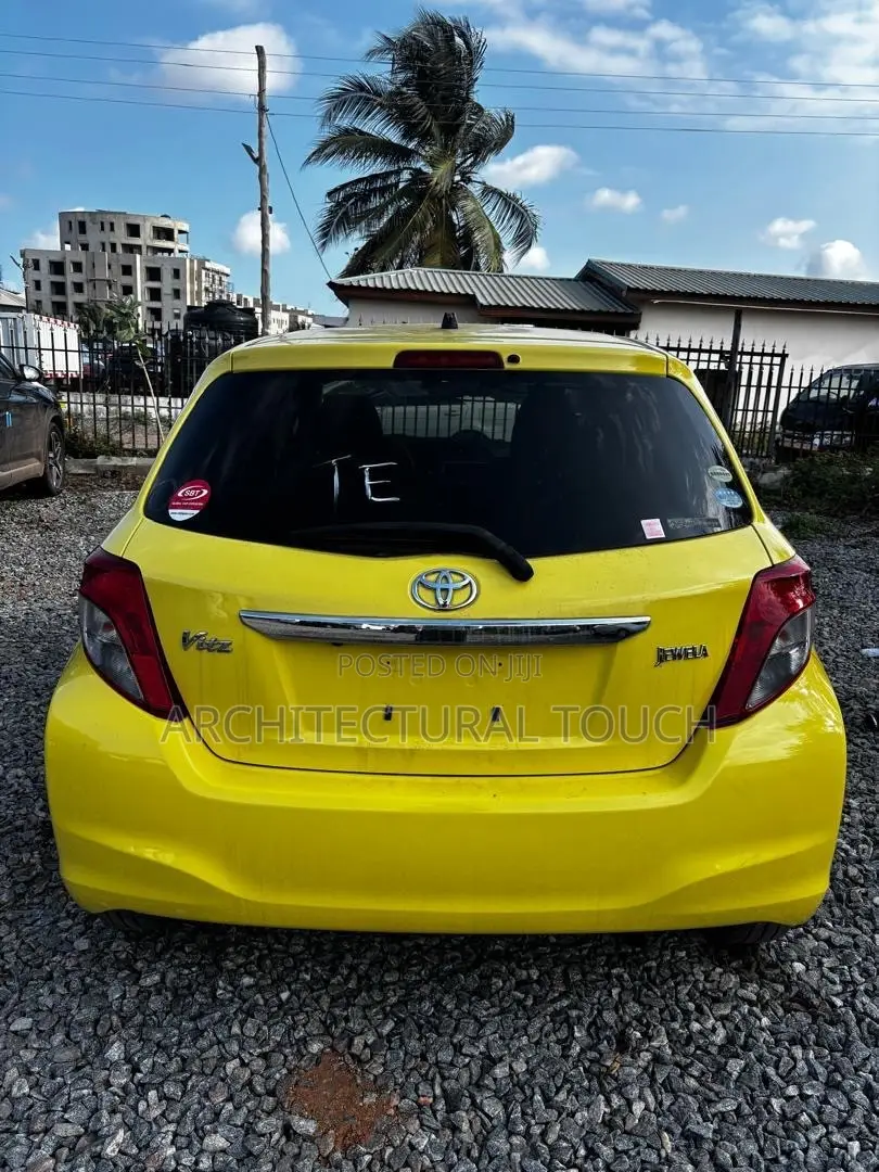 Toyota Vitz 2014 Yellow