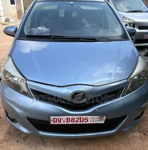 Toyota Vitz 1.3 FWD 5dr 2012 Blue