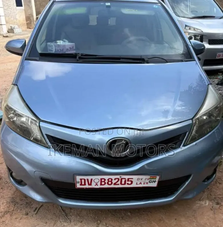Toyota Vitz 1.3 FWD 5dr 2012 Blue