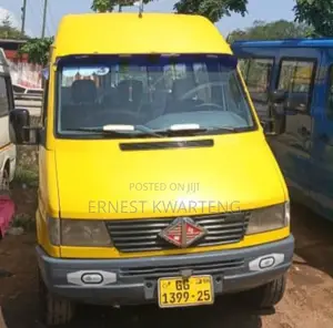 Mercedes-Benz Sprinter 2002 Yellow