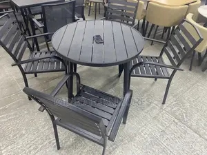 Outdoor Table With 4 Chair / Coffee Table