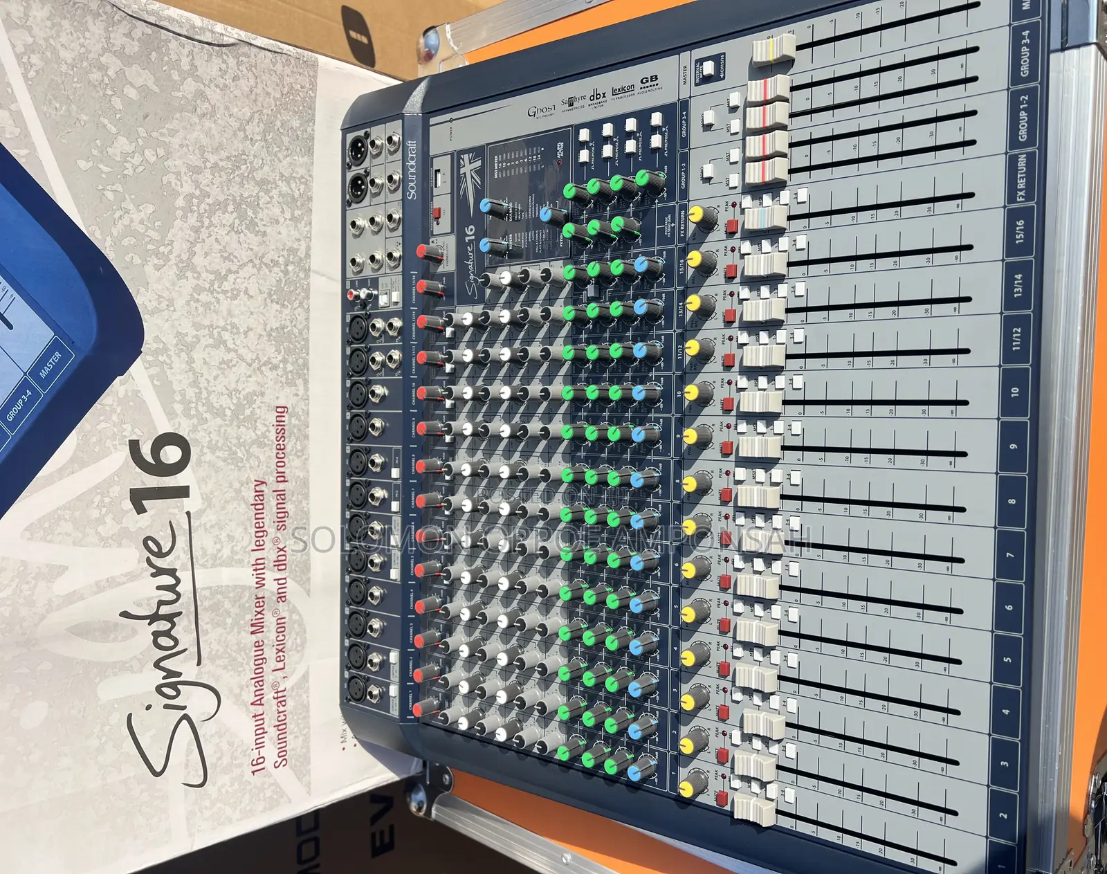 Soundcraft Signature 16 Compact Analog Mixer