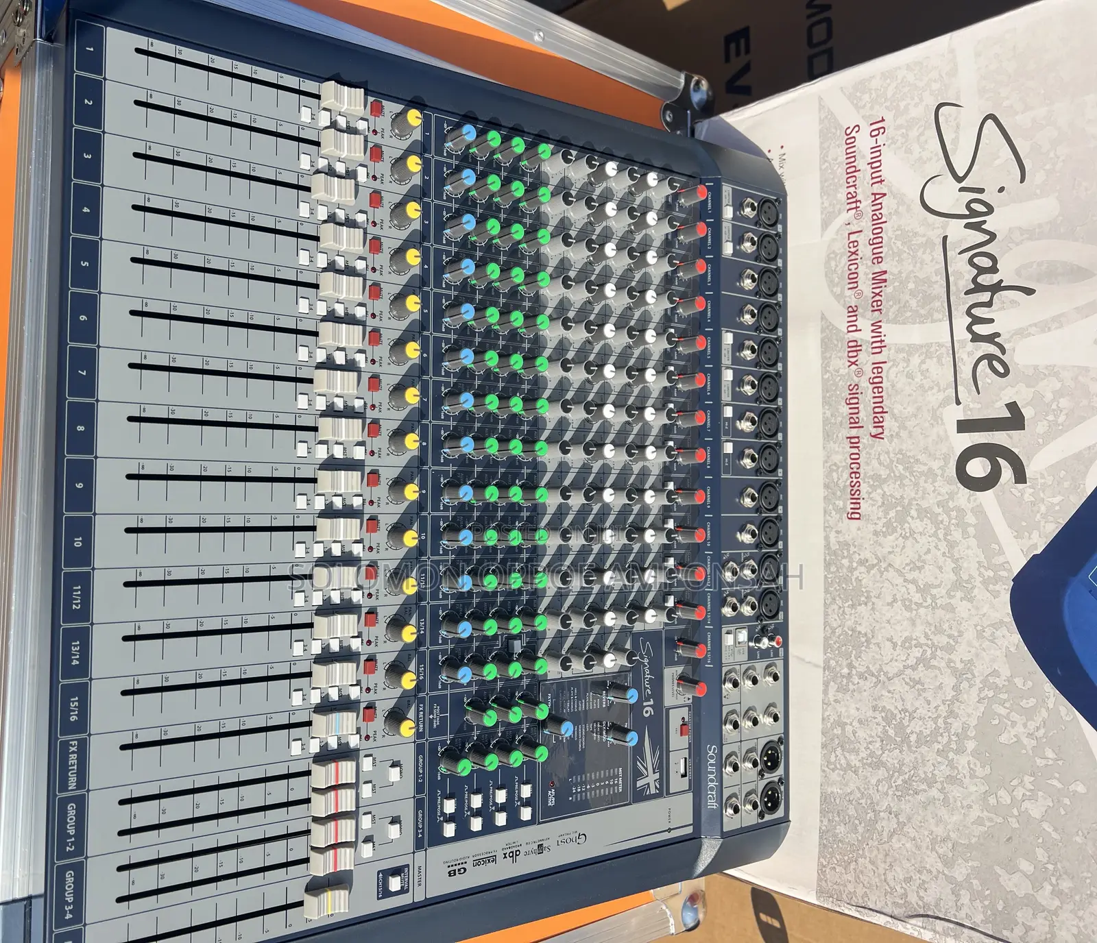 Soundcraft Signature 16 Compact Analog Mixer