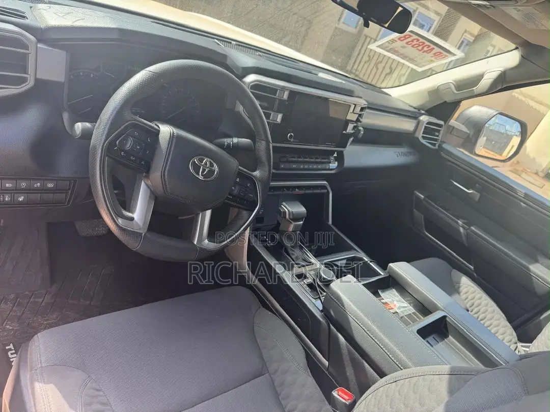 Toyota Tundra 2023 White