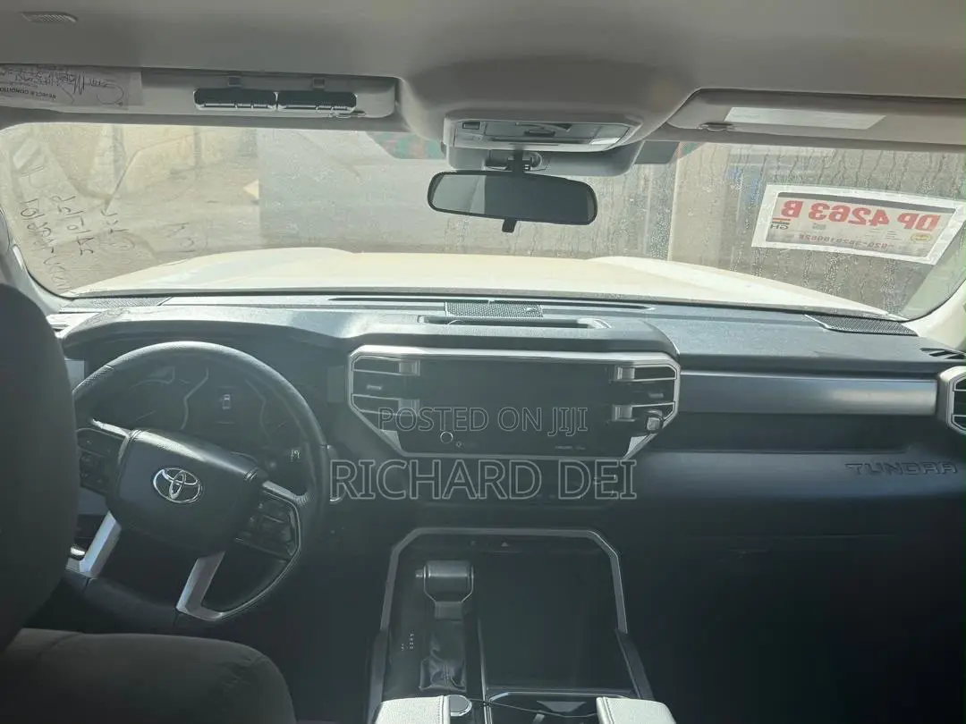 Toyota Tundra 2023 White