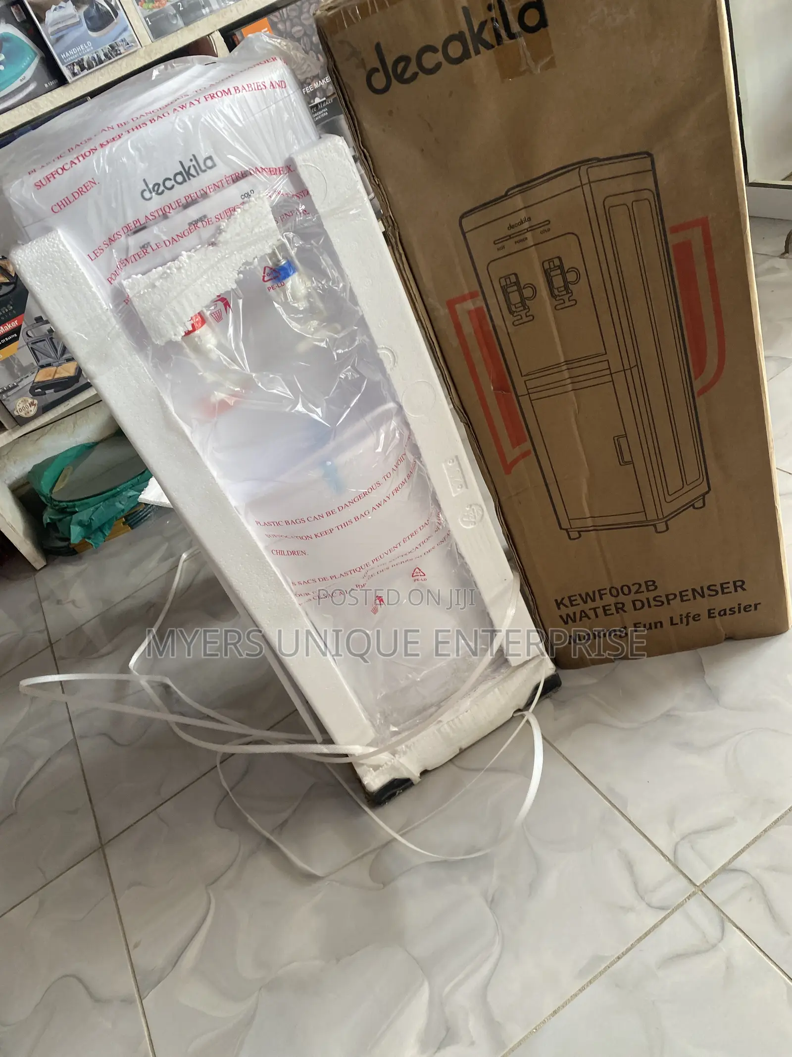 Automatic Thermostat Water Dispenser Delivering for Free
