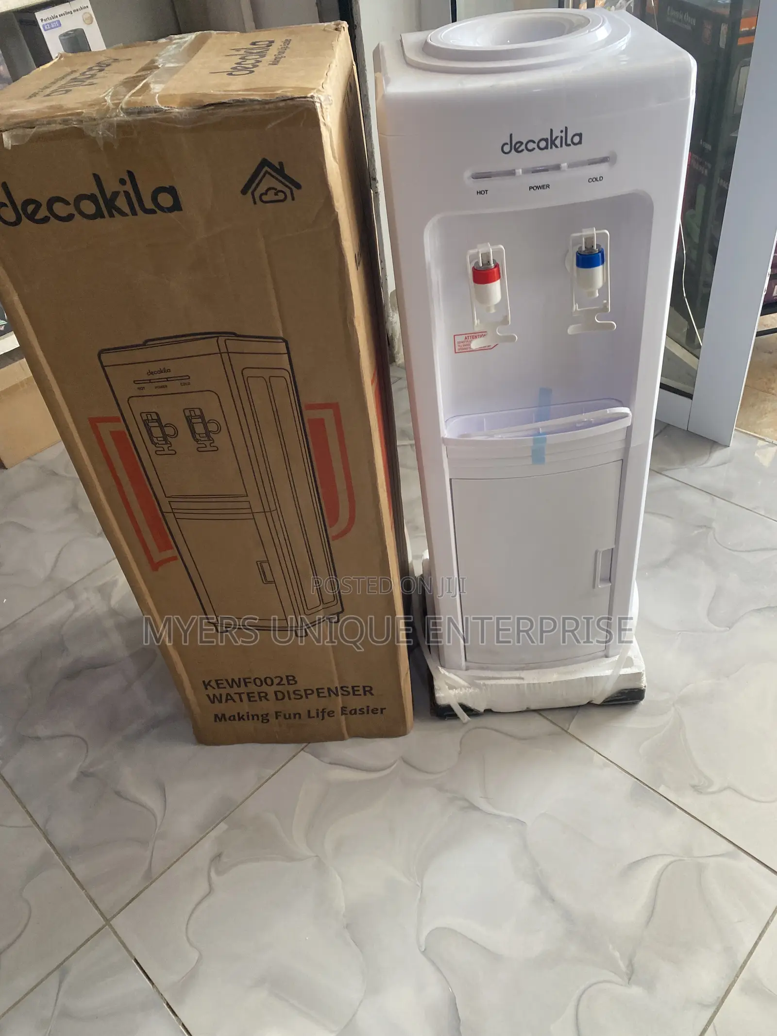 Automatic Thermostat Water Dispenser Delivering for Free