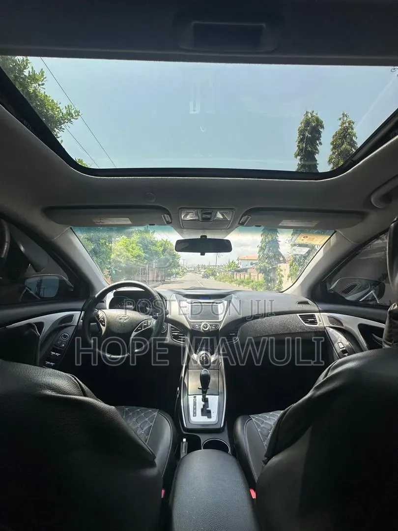 Hyundai Elantra Limited Sedan FWD (1.8L 4cyl 6A) 2013 White