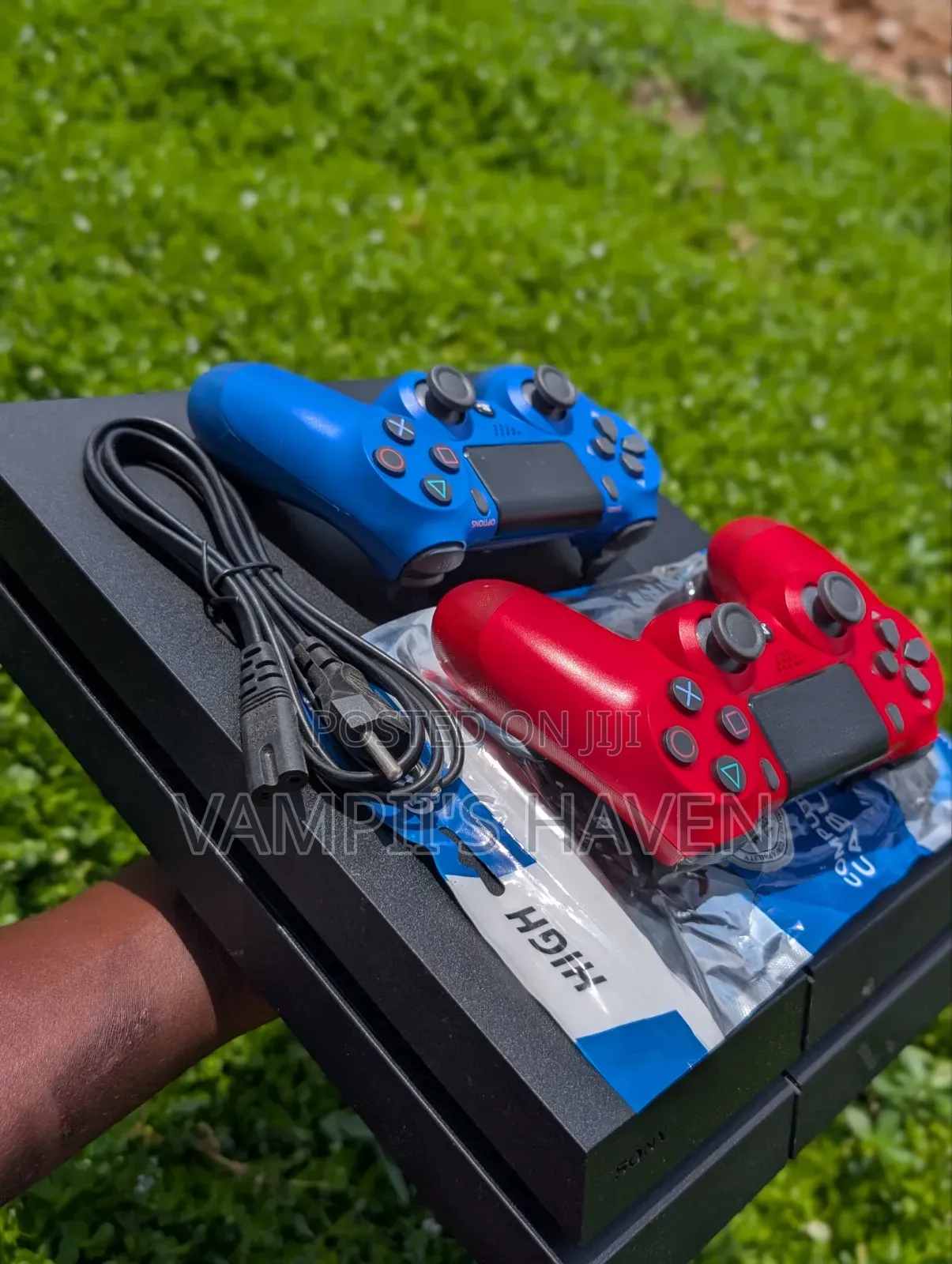 PS4 Standard With 2 Controllers and 7 Games